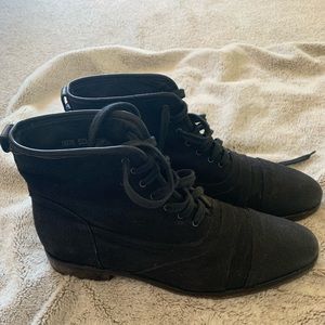 Men’s black canvas boots